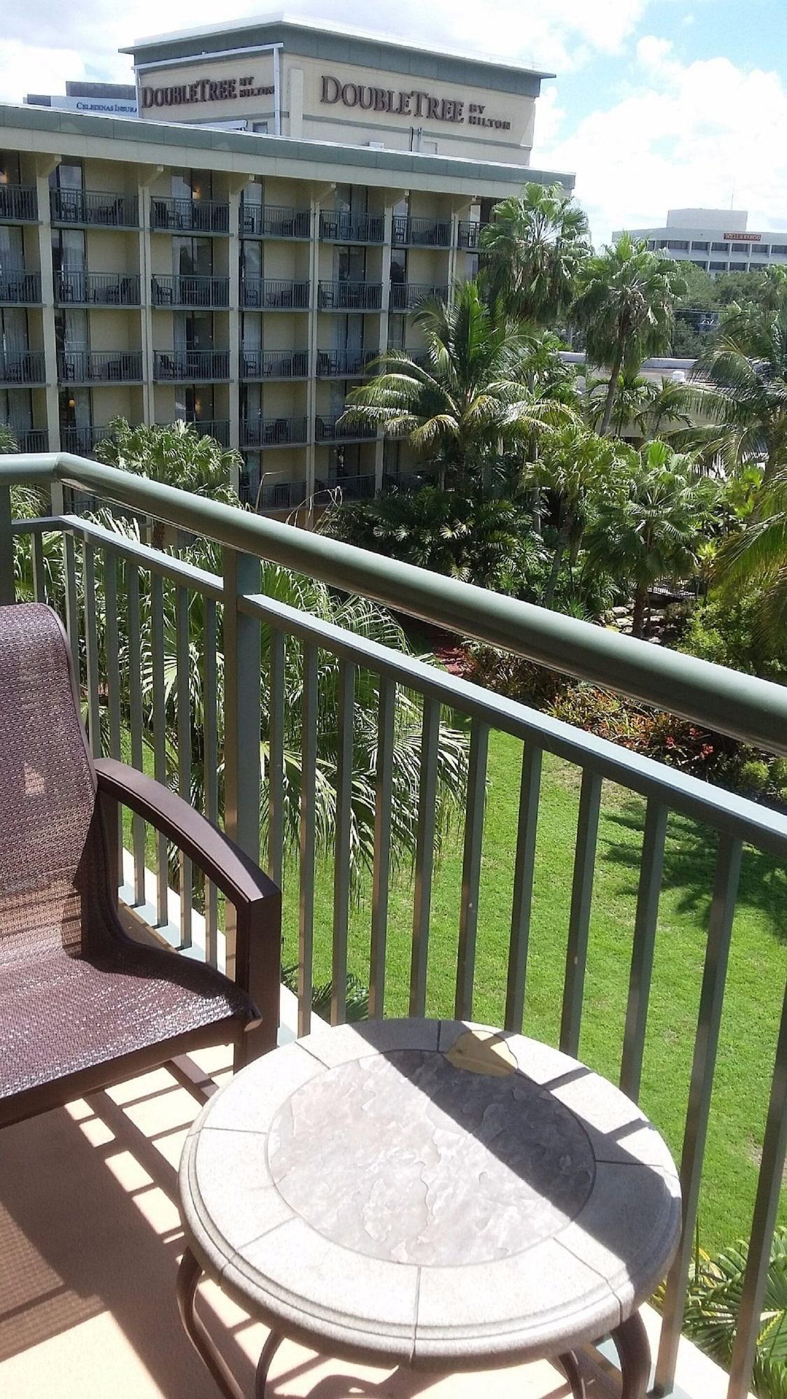 فندق حدائق شاطئ بالمفي  دبل تري باي هيلتون بالم بيتش جاردنز المظهر الخارجي الصورة